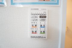 浴室暖房乾燥機には、暖房、乾燥、涼風、換気の4つの機能が付いています。タイマー付きです。換気・雨の日の洗濯も安心です＾＾