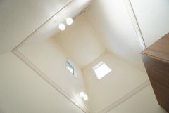 高さのある吹き抜けが、ワンランク上の住まいを演出します。