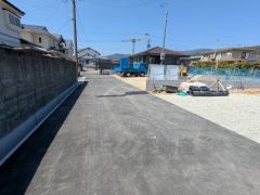前面道路は南側約3.5ｍの私道に面しています。