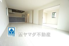 20.2帖。家族が集まる開放的なリビング。思い思いの時間を過ごしたり食事をしたり、素敵な団らんの場になりますね。 