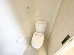1階2階の2ヶ所にトイレがありますので、忙しい朝にも家族に気を使わず、ゆとりが生まれますね＾＾