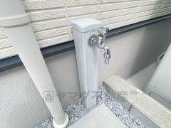 洗車のときなどに便利な外水栓。