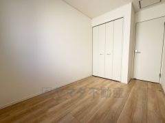 4.4帖洋室。木の温もりがやさしいフローリングとシンプルなクロスです＾＾