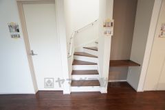 リビング階段は顔を合わせる時間が増えるので、ご家族とのコミュニケーションがとりやすく距離がグッと縮まりそうですね＾＾