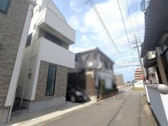 前面道路含む現地写真。