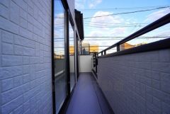 陽当たりの良いバルコニーです。お洗濯やお布団干しはもちろん、日光浴スペースにも＾＾足元は防水工事施工済です。