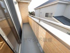 陽当たりの良いバルコニーです。お洗濯やお布団干しはもちろん、日光浴スペースにも＾＾足元は防水工事施工済です。 