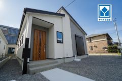 弥生が丘小学校(歩5分)。敷地面積約70坪＾＾カースペース3台分。西鉄バス「弥生が丘四丁目」歩2分。JR鳥栖駅行＾＾