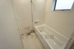 足を伸ばせる浴槽で毎日の疲れを癒してください。