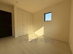 住む人のこだわりを活かす洋室＾＾広めのクローゼットもあり荷物もすっきり片付けられ、ゆとりのある暮らしが出来ます＾＾