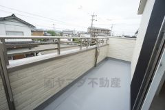 陽当たりの良いバルコニーです。お洗濯やお布団干しはもちろん、日光浴スペースにも。