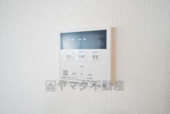 防犯はもちろん、セールスマン対策にもなるモニター付きインターホンです。お子さん1人での留守番時にも活躍しそうです。
