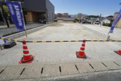 駐車スペースはゆとりある2台分を確保。マイカー用に、お客さま用に、余裕を持ってご利用いただけます。