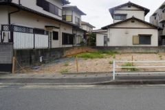 駐車スペースはゆとりある2台分を確保。マイカー用に、お客さま用に、余裕を持ってご利用いただけます＾＾