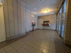 清掃の行き届いたきれいなエントランス。