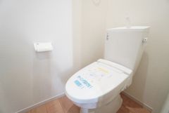 1階2階の2ヶ所にトイレがありますので、忙しい朝にも家族に気を使わず、ゆとりが生まれますね＾＾