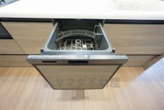 炊事時間を大幅に短縮できる食器洗浄乾燥機付き＾＾食器を洗う手間が減るので家族とのコミュニケーションの時間や自分の時間が増えますね。