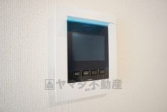 防犯はもちろん、セールスマン対策にもなるモニター付きインターホンです。お子さん1人での留守番時にも活躍しそうです。