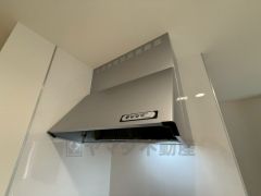 調理時の蒸気や匂いが換気扇に誘導され、効率的に排煙ができます＾＾