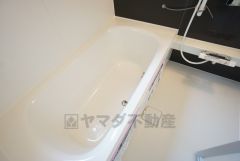 1日の疲れを癒すくつろぎのバスルーム。