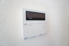 おいだき機能つきなのでお風呂に入る時間が異なるご家庭には嬉しいですね。ボタン一つで快適で便利な生活が＾＾