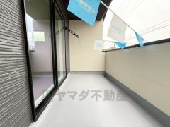 広々としたバルコニー。 天気のいい日にはお布団もまとめて干せそうですね＾＾