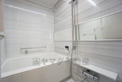 1日の疲れを癒すくつろぎのバスルーム。