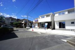 南東側約5ｍの公道に面しています。