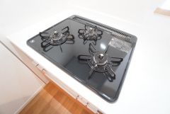 複数の調理を一度に行うことができる3口コンロ。効率よくお料理が出来ます。毎日のお料理も楽しくなりますね＾＾