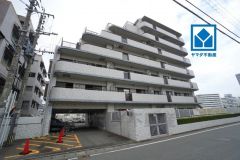 バス停「山王1丁目」まで徒歩2分。 西鉄大牟田線「高宮」駅までバス16分。 コンビニ、スーパー、公園まで徒歩10分圏内。