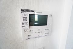 おいだき機能つきなのでお風呂に入る時間が異なるご家庭には嬉しいですね。ボタン一つで快適で便利な生活が＾＾