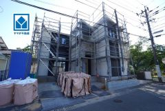 麓小学校(歩5分)西鉄バス「山浦」歩4分JR鳥栖駅や西鉄久留米駅行き＾＾ 4LDK南向きでP2台可能。パントリーと洗面室収納とWICなど収納たっぷりの間取り＾＾