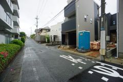 前面道路は北側約5.9ｍの公道に面しています。