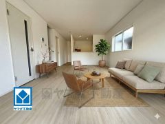 18帖。家族が集まる開放的なリビング。思い思いの時間を過ごしたり食事をしたり、素敵な団らんの場になりますね＾＾家具はCGによるイメージ画像