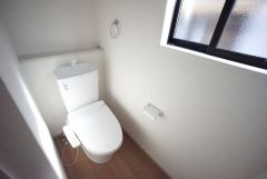 1階2階の2ヶ所にトイレがありますので、忙しい朝にも家族に気を使わず、ゆとりが生まれますね＾＾