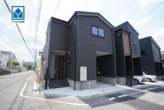 角地＾＾太陽光付き住宅。南向き＾＾オールフローリング3LDK＾＾P2台（ビルドインガレージ1台分）＾＾