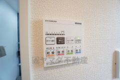 浴室暖房乾燥機には、暖房、乾燥、涼風、換気の4つの機能が付いています。タイマー付きです。換気・雨の日の洗濯も安心です＾＾