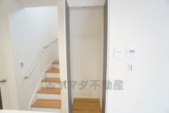 階段横には収納完備＾＾