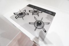 複数の調理を一度に行うことができる3口コンロ。効率よくお料理が出来ます。毎日のお料理も楽しくなりますね＾＾