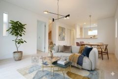 17帖。家族が集まる開放的なリビング。思い思いの時間を過ごしたり食事をしたり、素敵な団らんの場になりますね。家具はCGによるイメージ画像