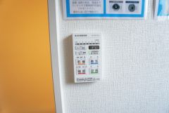 浴室暖房乾燥機には、暖房、乾燥、涼風、換気の4つの機能が付いています。タイマー付きです。換気・雨の日の洗濯も安心です＾＾