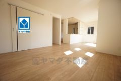 家族が集まる開放的なリビング。思い思いの時間を過ごしたり食事をしたり、素敵な団らんの場になりますね＾＾