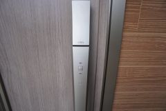かざすだけで開閉できる、タッチキー採用の玄関。お買い物帰りで、両手がふさがってきても簡単に中に入れます＾＾