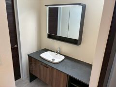 三面鏡裏収納付き洗面化粧台です＾＾