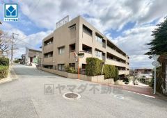 三井不動産旧分譲の「パーク・ホームズ」シリーズ。角部屋＾＾西鉄バス「穴観音」歩3分。天神行き＾＾野間大池公園歩8分。