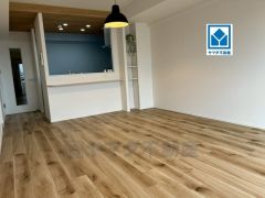 15.5帖。家族が集まる開放的なリビング。思い思いの時間を過ごしたり食事をしたり、素敵な団らんの場になりますね。