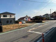 前面道路。西側約8.2ｍ公道。