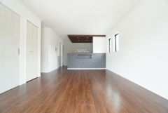 キッチン上部は折下天井でお洒落な空間＾＾窓から光が差し込む明るいダイニングです＾＾