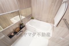 1日の疲れを癒すくつろぎのバスルーム。