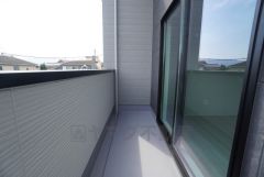 広々としたバルコニー。 天気のいい日にはお布団もまとめて干せそうですね＾＾